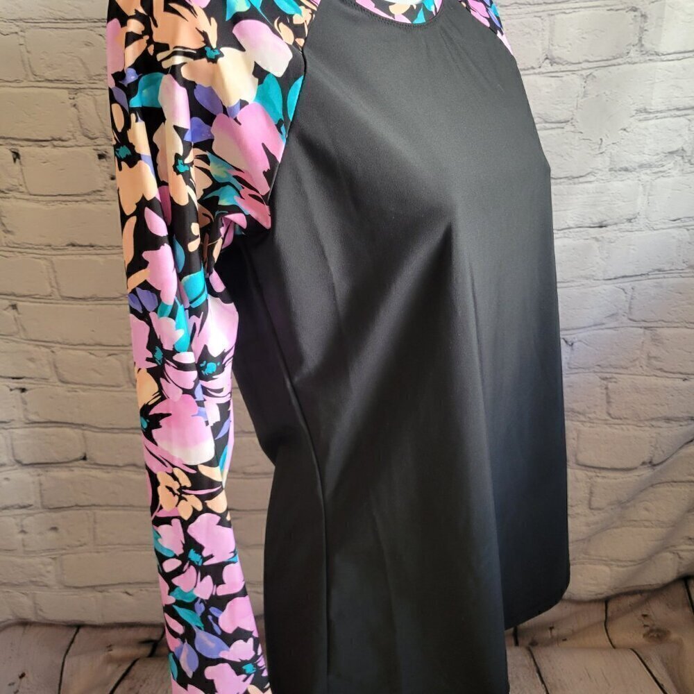 Raisins Salt + Soul Back Zip Rashguard Swim Top - Picture 2 of 6